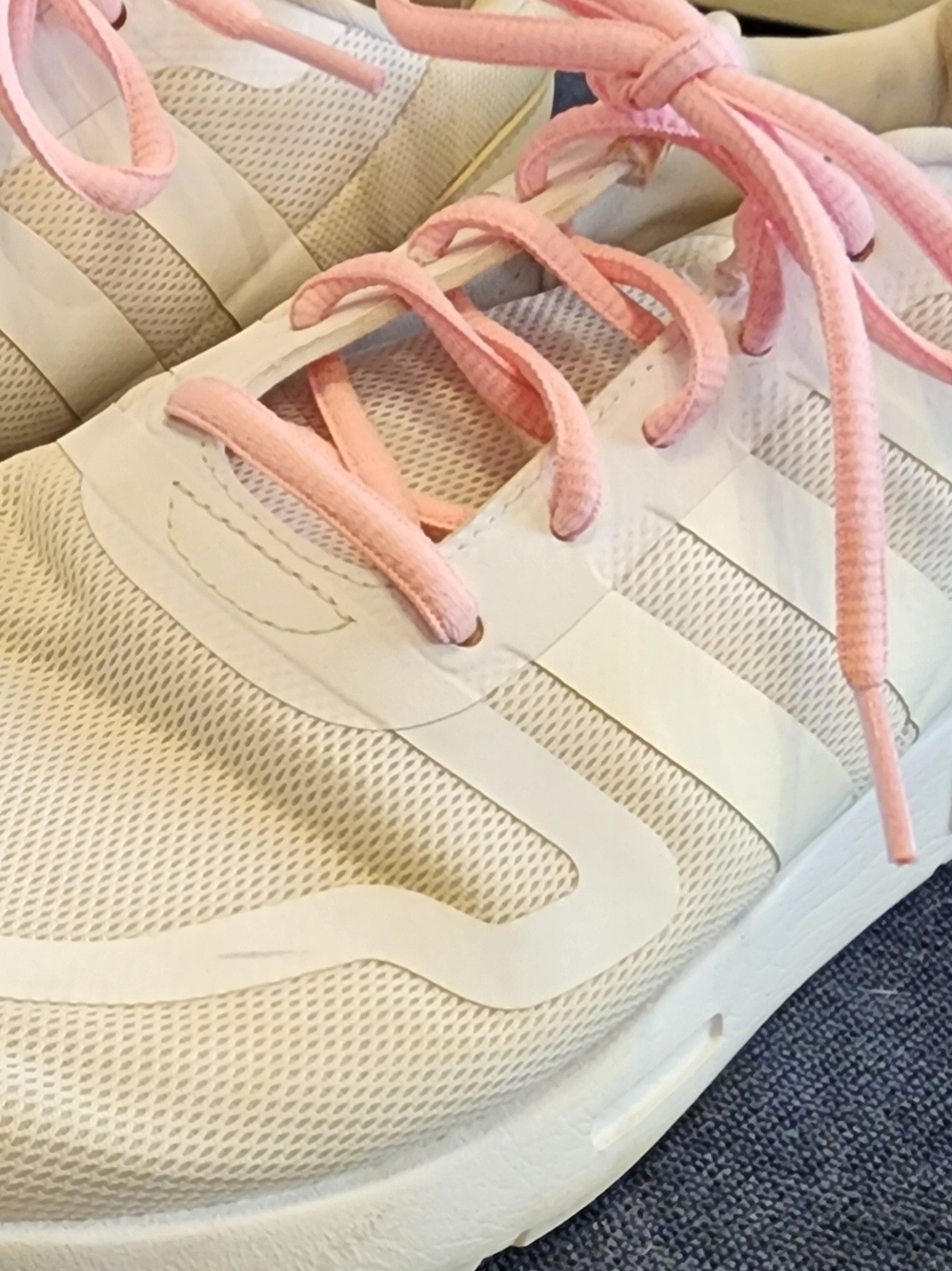 Adidas Women's Athletic Sneakers in White with Pink Laces SIZE 9